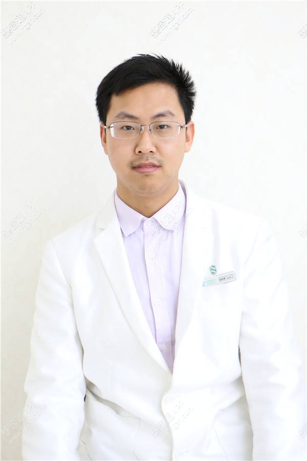 广州健丽医疗美容医院哪位院长做吸脂去眼袋_广州健丽医疗美容