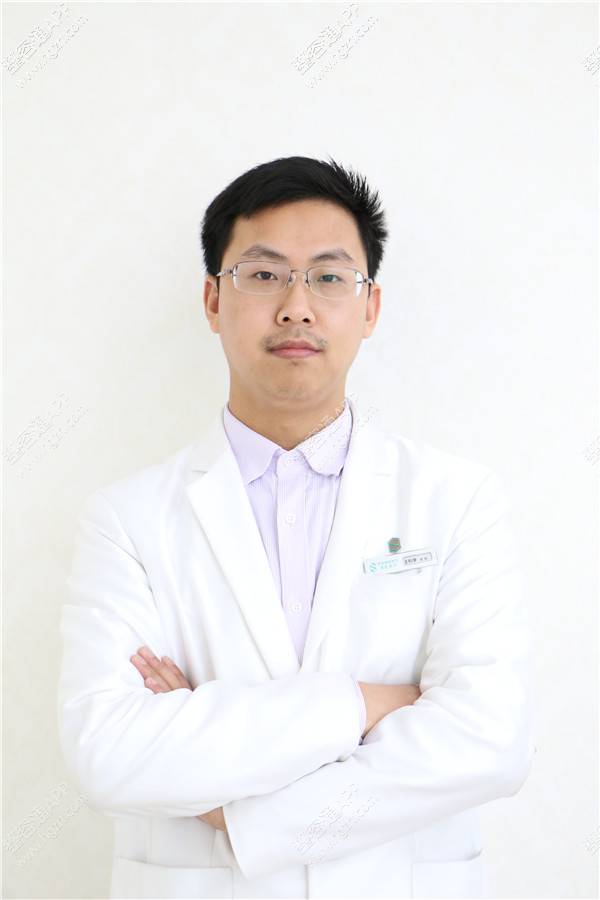 广州健丽医疗美容医院哪位院长做吸脂去眼袋_广州健丽医疗美容