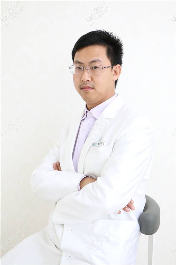 广州健丽医疗美容医院哪位院长做吸脂去眼袋_广州健丽医疗美容