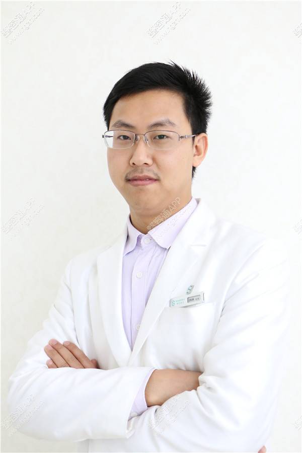 广州健丽医疗美容医院哪位院长做吸脂去眼袋_广州健丽医疗美容